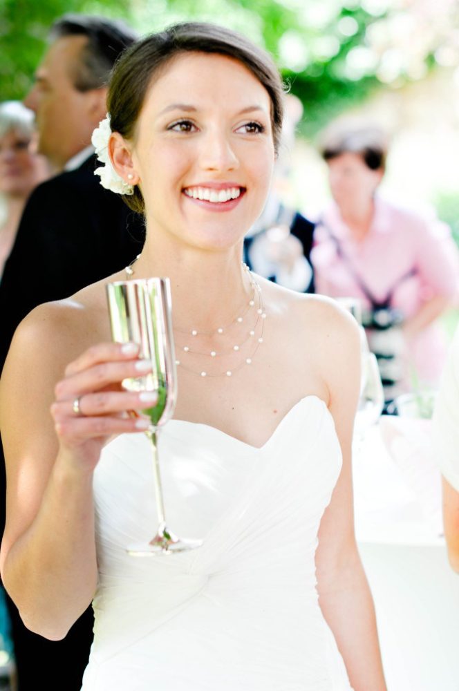 Prost und Glückwunsch zur Hochzeit
